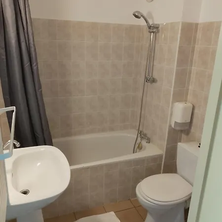 Chez Yves , 200 M Du Canal , 7 Min De Golfech , Parking Prive Et Gratuit , Rangement Velo Fermes Bed & Breakfast