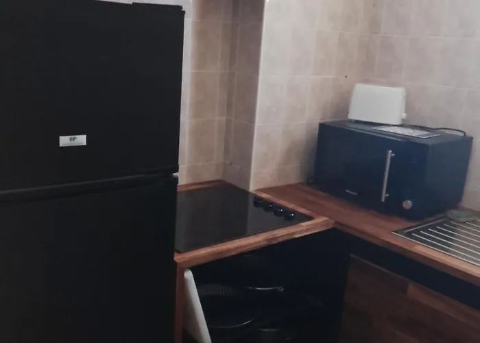 Chez Yves , 200 M Du Canal , 7 Min De Golfech , Parking Privé Et Gratuit , Rangement Vélo Fermés Pommevic