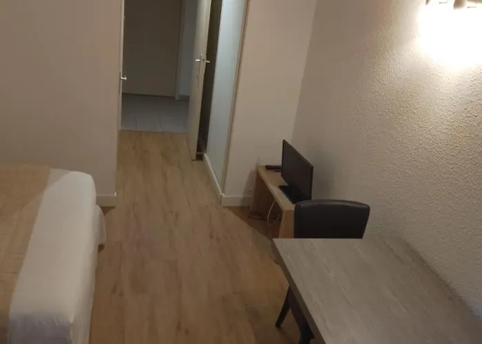 Chez Yves , 200 M Du Canal , 7 Min De Golfech , Parking Privé Et Gratuit , Rangement Vélo Fermés Bed and breakfast *