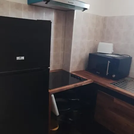 Chez Yves , 200 M Du Canal , 7 Min De Golfech , Parking Prive Et Gratuit , Rangement Velo Fermes Pommevic