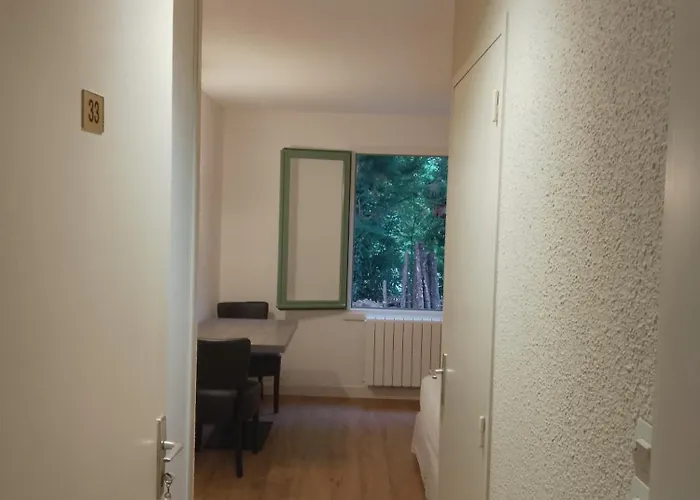 Bed & Breakfast Chez Yves , 200 M Du Canal , 7 Min De Golfech , Parking Prive Et Gratuit , Rangement Velo Fermes *