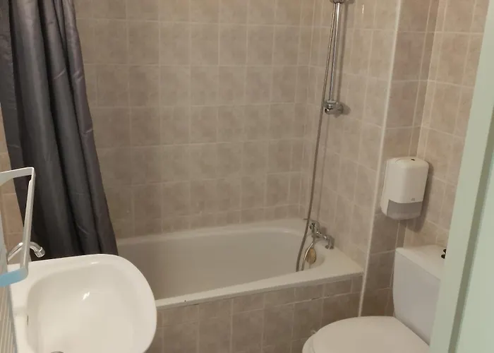 Chez Yves , 200 M Du Canal , 7 Min De Golfech , Parking Prive Et Gratuit , Rangement Velo Fermes Bed & Breakfast